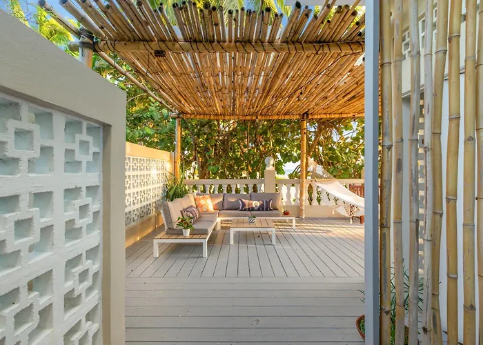 Tres Sirenas Beach Inn Rincon
